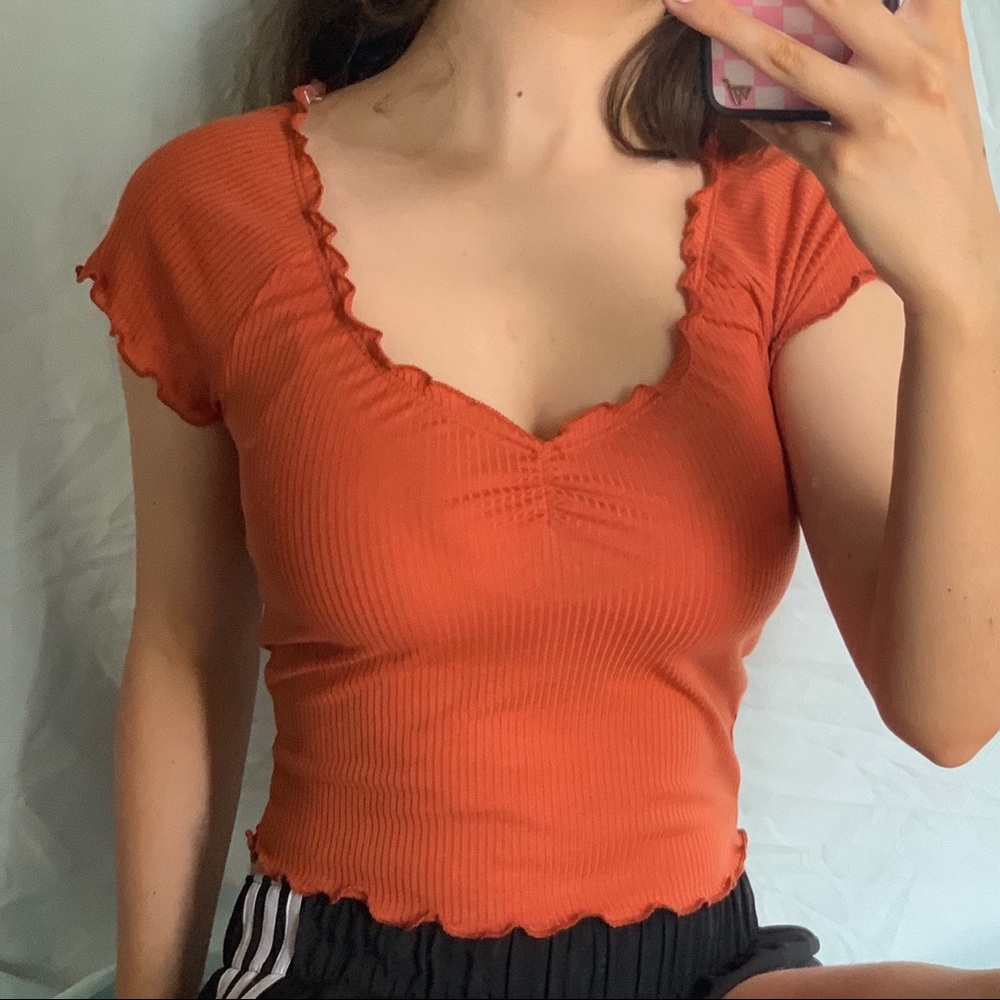 orange ribbed lettuce edge cropped shirt!!